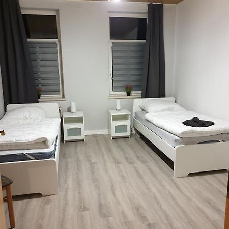 Fewo Nina 3 - Monteurwohnung Weißenfels Buitenkant foto